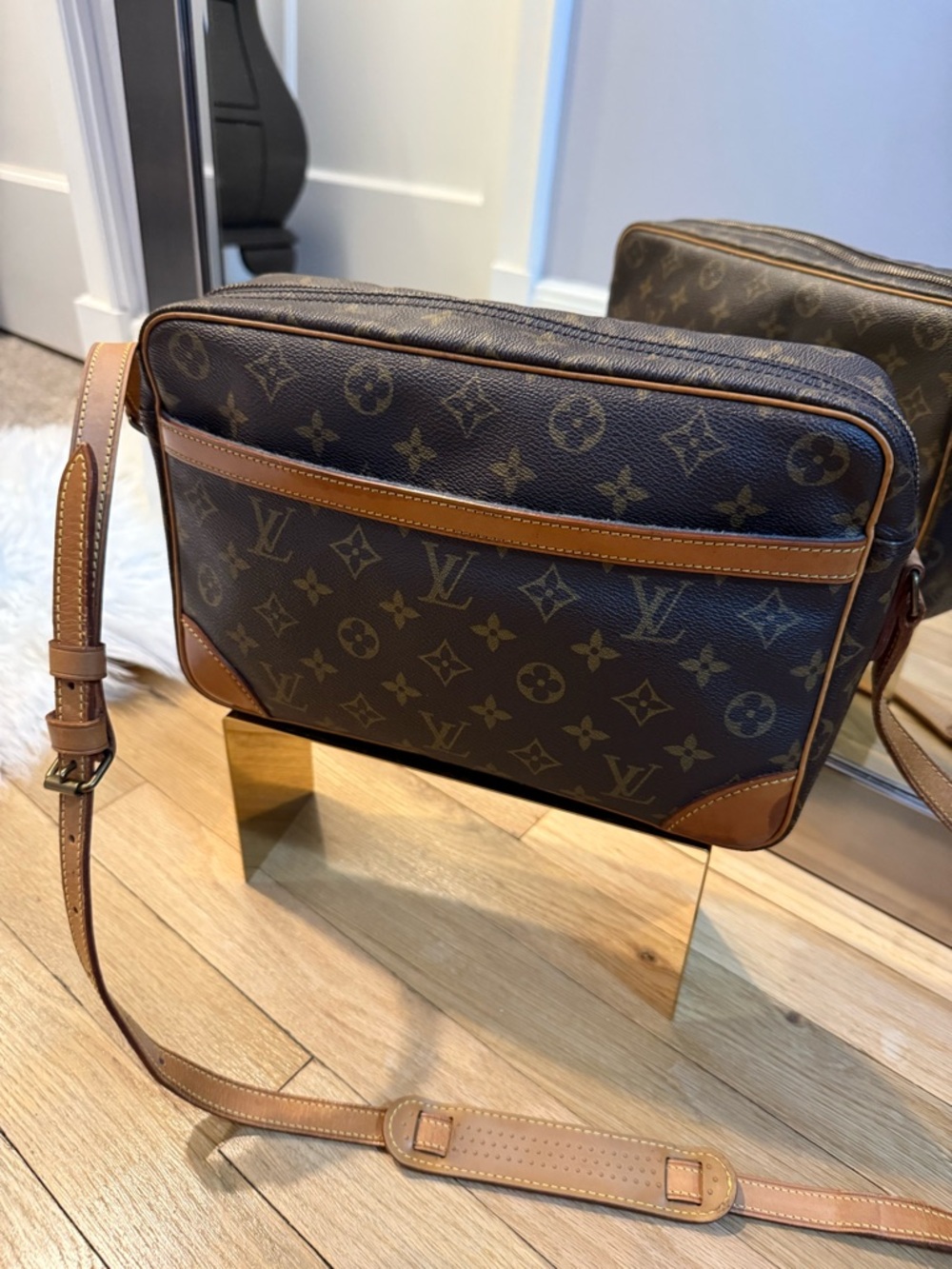 Louis Vuitton Brown Monogram Canvas Messenger Bag with Tan Leather Trim - Picture 3 of 16